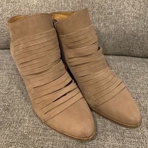 NWOT Women’s Lucky Brand Laser Cut Leather Boots